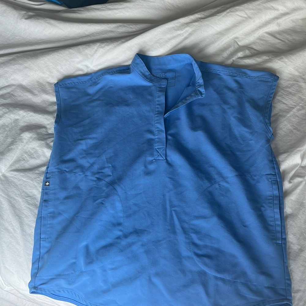 LIKE NEW FIGS CEIL BLUE TOP